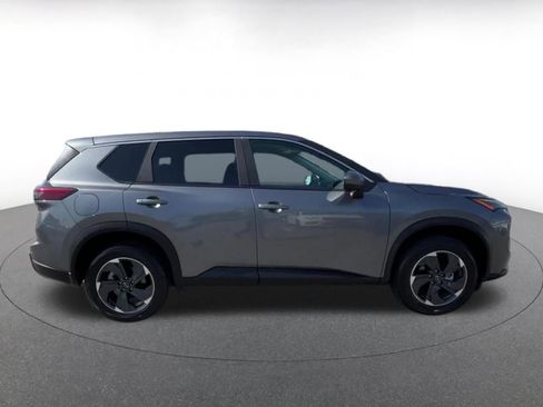 Used 2025 Nissan Rogue SV AWD/4WD image 16