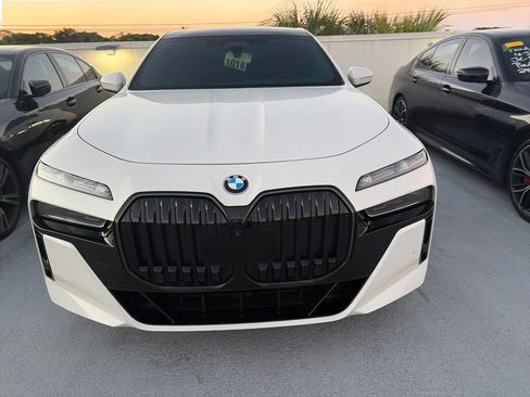 Certified 2024 BMW 760i xDrive w/ Executive Package AWD/4WD image 15