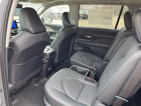New 2026 Toyota Grand Highlander image 13