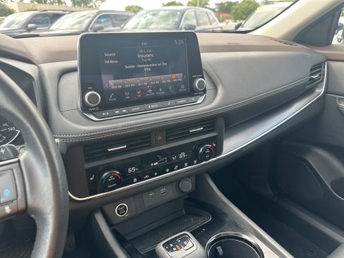 Used 2023 Nissan Rogue SV w/ SV Premium B Package AWD/4WD image 30