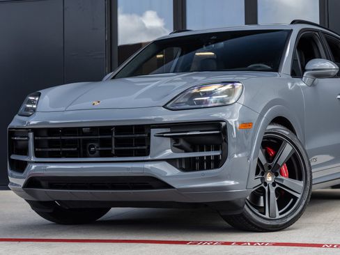 Certified 2026 Porsche Cayenne GTS AWD/4WD image 7