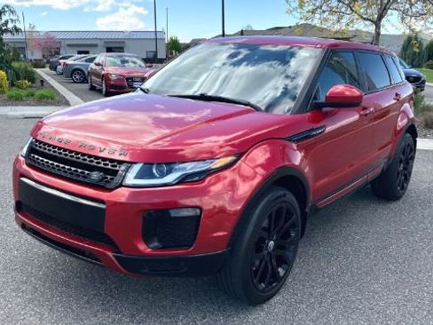 Used 2018 Land Rover Range Rover Evoque SE image 8