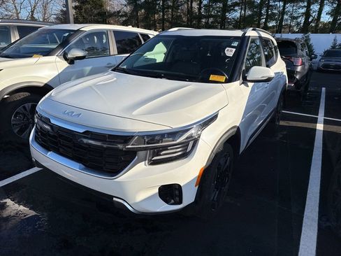 Used 2024 Kia Seltos SX w/ SX Sunroof Package image 7