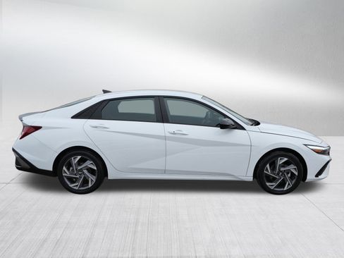 Certified 2025 Hyundai Elantra SEL image 8