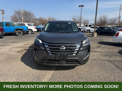 Used 2025 Nissan Rogue SV image 3