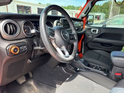 Used 2018 Jeep Wrangler Unlimited Sahara w/ Safety Group AWD/4WD image 5