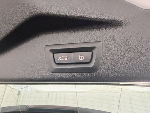 Used 2025 BMW X5 xDrive40i w/ Climate Comfort Package image 57