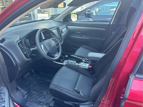 Used 2018 Mitsubishi Outlander ES FWD image 4