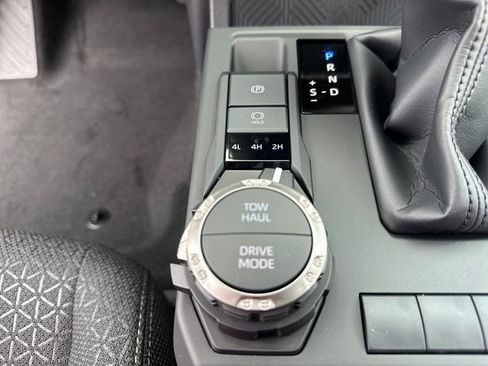 New 2026 Toyota 4Runner SR5 AWD/4WD image 14