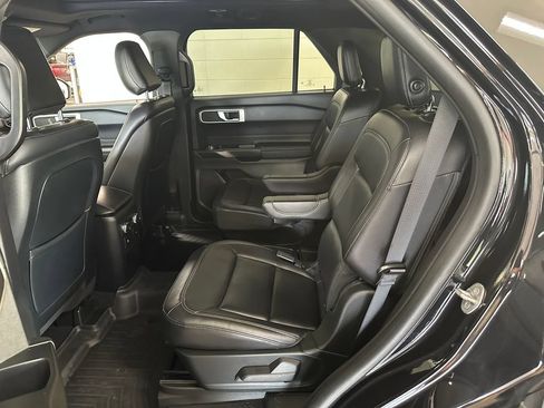 Used 2020 Ford Explorer XLT w/ Equipment Group 202A AWD/4WD image 36