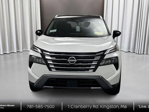 Used 2024 Nissan Rogue SL AWD/4WD image 2