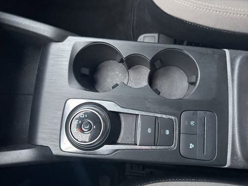 Used 2022 Ford Escape SE image 19