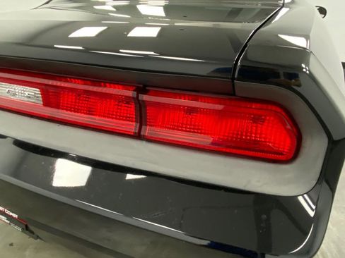 Used 2012 Dodge Challenger SXT image 14