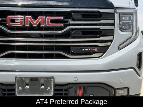 Used 2025 GMC Sierra 1500 AT4 w/ AT4 Premium Package AWD/4WD image 4