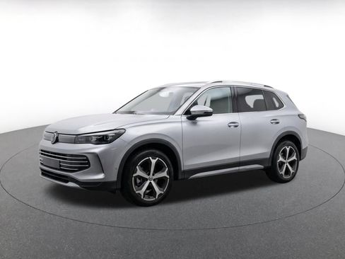 Used 2026 Volkswagen Tiguan SE AWD/4WD image 15