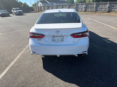 Used 2021 Toyota Camry SE FWD image 6