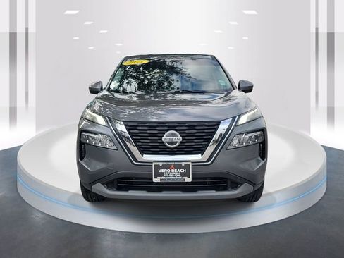 Used 2021 Nissan Rogue SV image 2