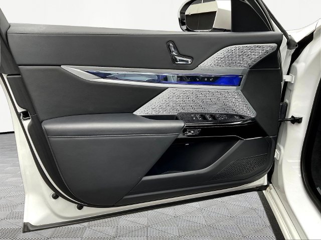 Used 2023 BMW 760i xDrive w/ Parking Assistance Package AWD/4WD image 21