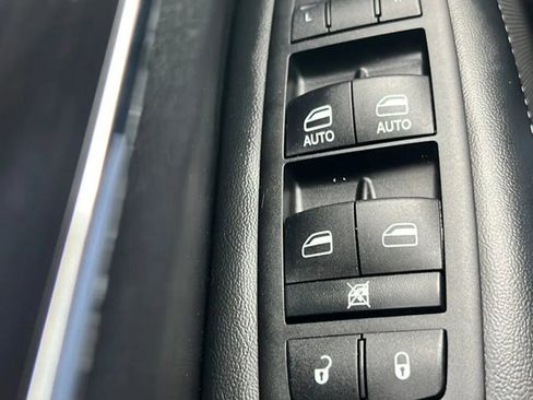 Used 2015 Jeep Grand Cherokee Limited w/ Luxury Group II image 20