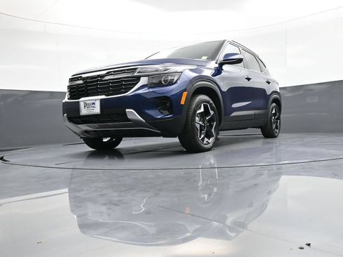 Certified 2025 Kia Seltos EX AWD/4WD image 24