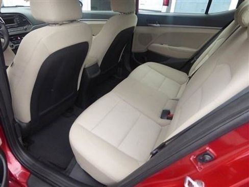 Used 2018 Hyundai Elantra SE image 16