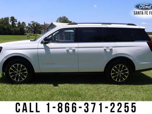 Used 2025 Ford Expedition Platinum AWD/4WD image 3