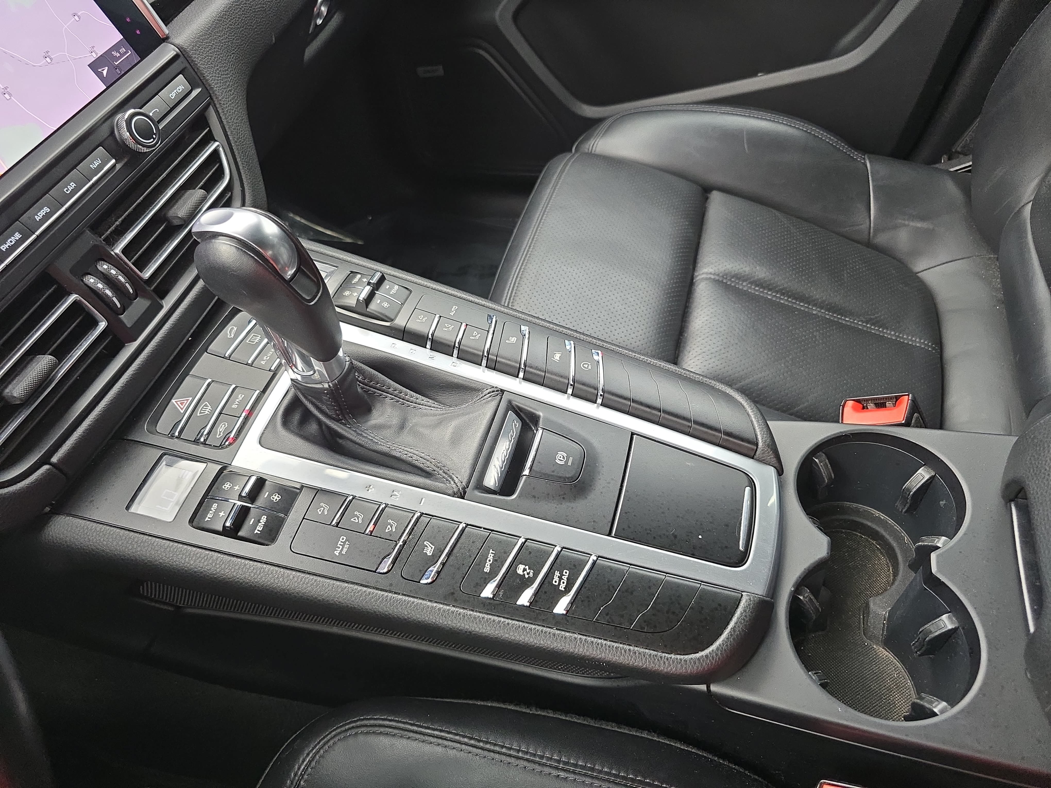 Used 2021 Porsche Macan AWD/4WD image 25