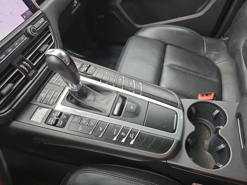 Used 2021 Porsche Macan AWD/4WD image 25