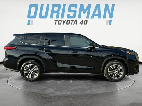 Used 2023 Toyota Highlander XLE image 8