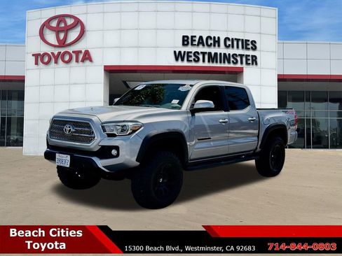 Used 2017 Toyota Tacoma TRD Off-Road AWD/4WD image 5