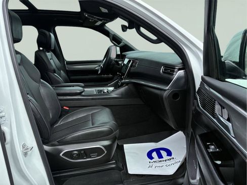 Used 2022 Jeep Wagoneer Series II AWD/4WD image 18