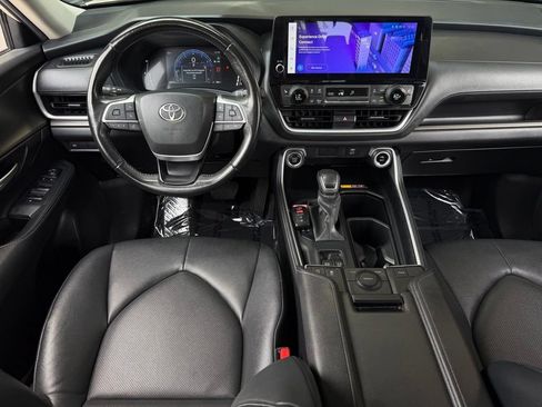Certified 2024 Toyota Grand Highlander FWD image 11