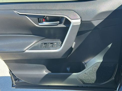 Used 2020 Toyota RAV4 XLE Premium FWD image 20