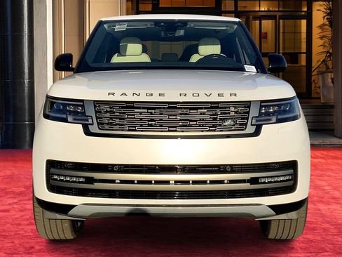 New 2025 Land Rover Range Rover SE image 2