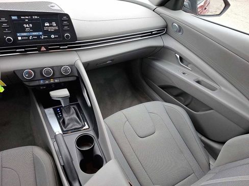 Used 2024 Hyundai Elantra SE image 12