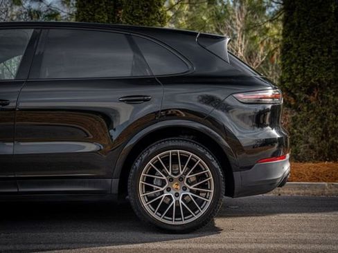 Used 2022 Porsche Cayenne Platinum Edition AWD/4WD image 14