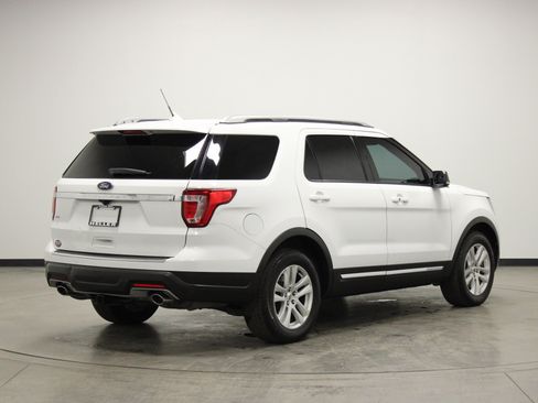 Used 2018 Ford Explorer XLT w/ Equipment Group 201A image 8