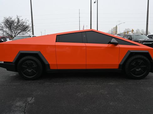 Used 2024 Tesla Cybertruck AWD Crew Cab image 11