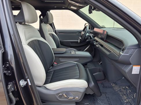 Used 2024 Kia EV9 GT-Line AWD/4WD image 16