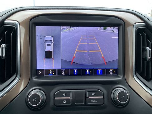 Used 2020 Chevrolet Silverado 1500 High Country w/ Technology Package AWD/4WD image 26