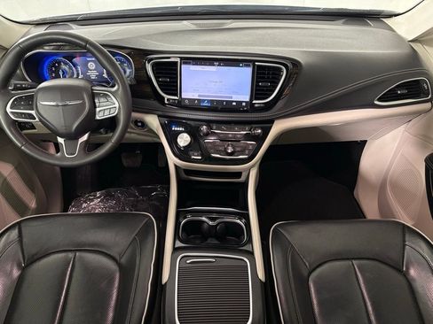 Used 2024 Chrysler Pacifica Limited image 34