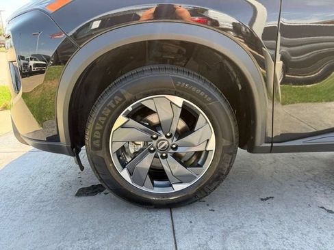 Used 2025 Nissan Rogue SV FWD image 4