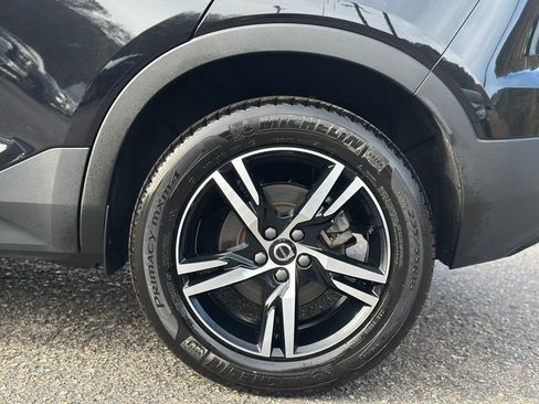 Used 2024 Volvo XC40 B5 Core image 24