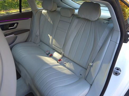 Used 2023 Mercedes-Benz EQS 580 4MATIC Sedan image 16