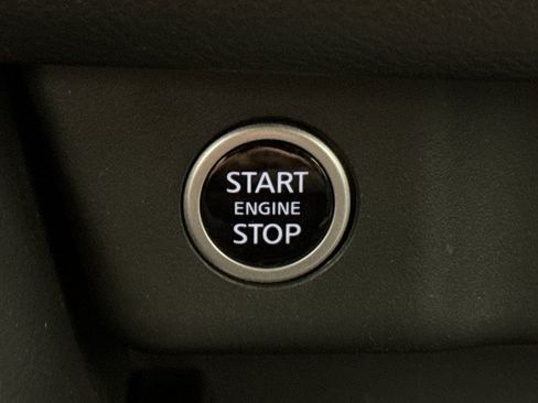 Used 2023 Nissan Rogue S AWD/4WD image 18