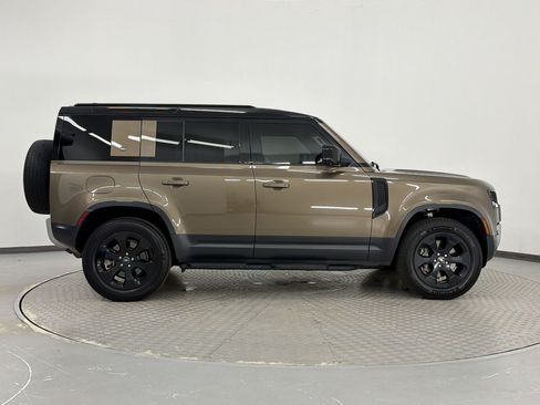 Used 2020 Land Rover Defender 110 SE AWD/4WD image 8