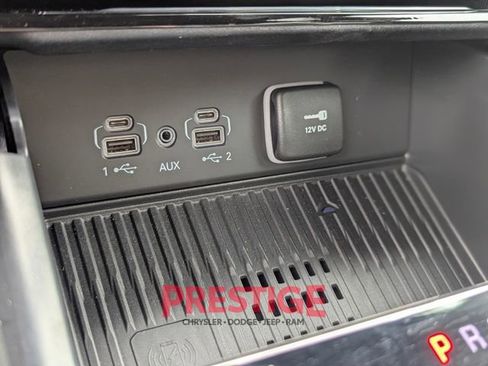 New 2026 Jeep Grand Cherokee Limited w/ Luxury Tech Group II image 21