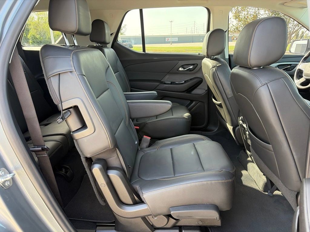 Used 2021 Chevrolet Traverse LT w/ LT Premium Package AWD/4WD image 34