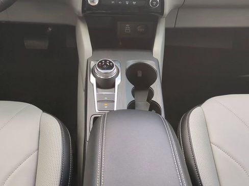 Certified 2025 Ford Escape Platinum w/ Premium Technology Package FWD image 19