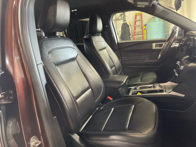 Used 2020 Ford Explorer XLT w/ Equipment Group 202A AWD/4WD image 26